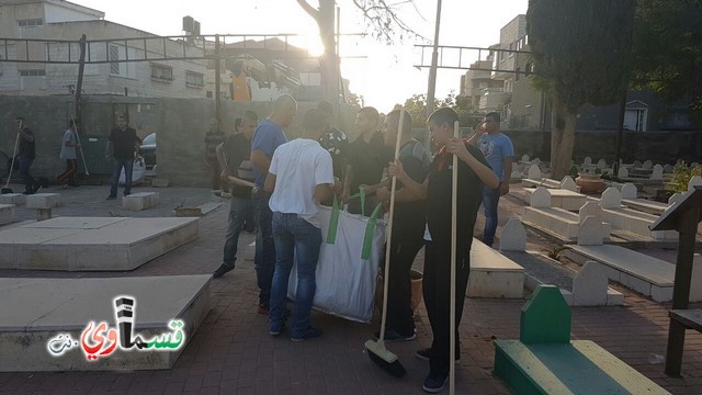 فيديو - كفر قاسم : طلاب المدرسة الثانوية الشاملة يتطوعون لتنظيف مقبرة الشهداء استعداداً لذكرى المجزرة